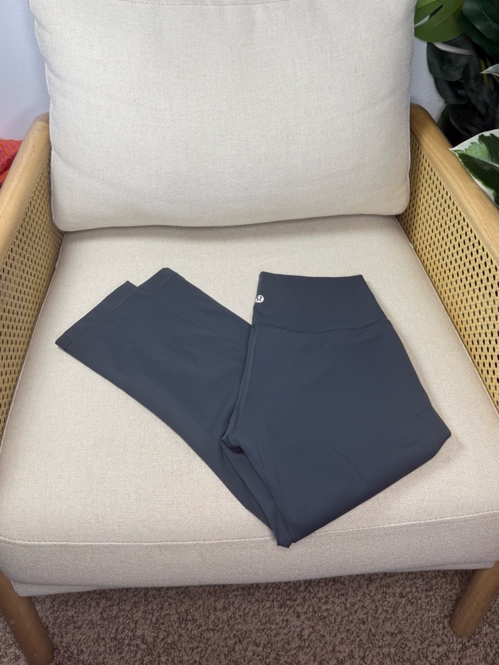 Lululemon Wunder Under Crop (High-Rise) *Full-On Luxtreme 21" Size 6 - Picture 3 of 8